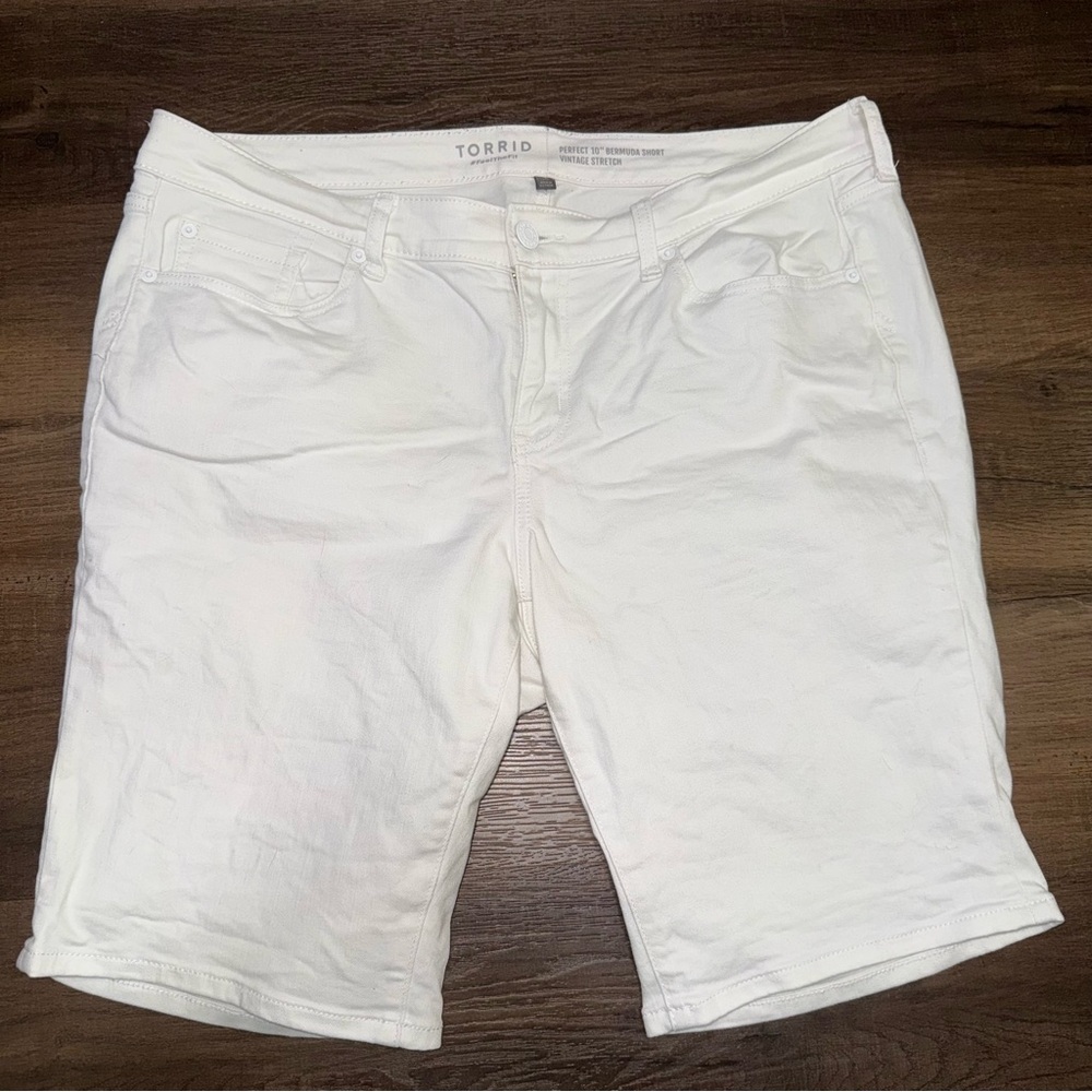 Torrid White Women's Bermuda Shorts